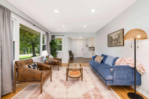 Living room, Seating area