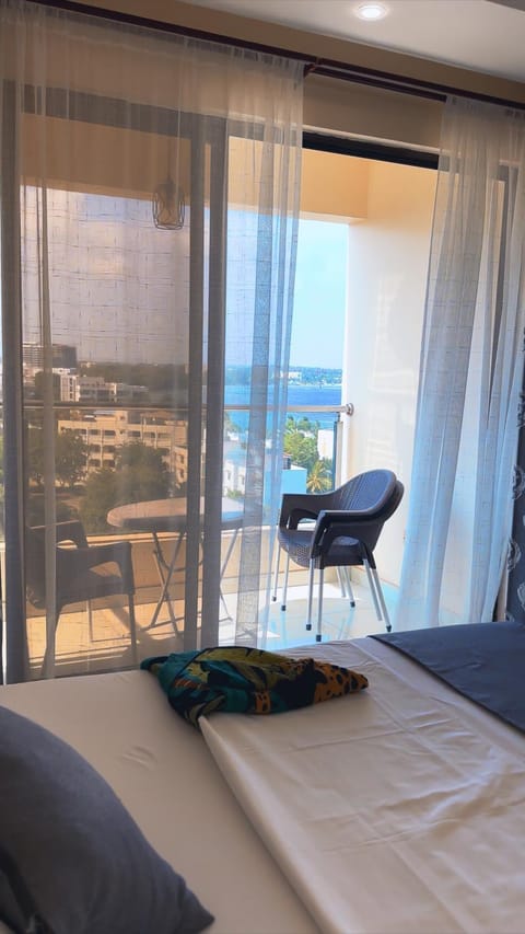 Bird's eye view, View (from property/room), Landmark view, Sea view, Street view, Quiet street view