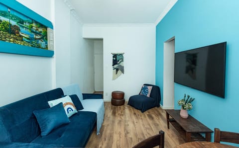 Communal lounge/ TV room, TV and multimedia, Living room, Seating area, Evening entertainment