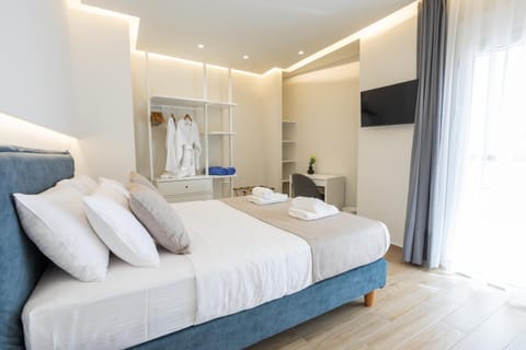 Bedroom, flat iron