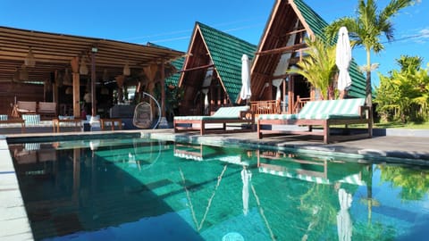 Property building, Day, Pool view, Swimming pool, sunbed