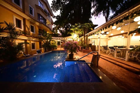 Property building, Restaurant/places to eat, Garden, Pool view