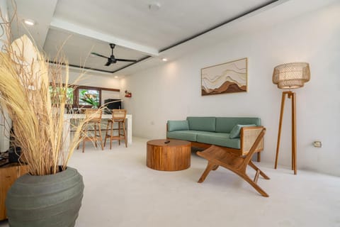 Kitchen or kitchenette, Living room, Seating area, Dining area