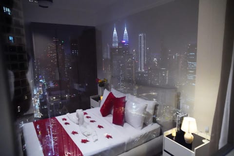 Bed, Night, Photo of the whole room, Bedroom, towels