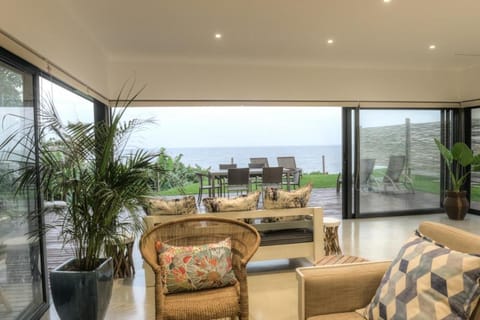 Patio, Natural landscape, View (from property/room), Balcony/Terrace, Living room, Seating area, Dining area, Sea view