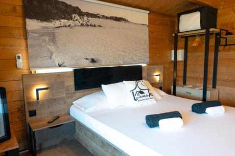 Property building, Living room, Bedroom