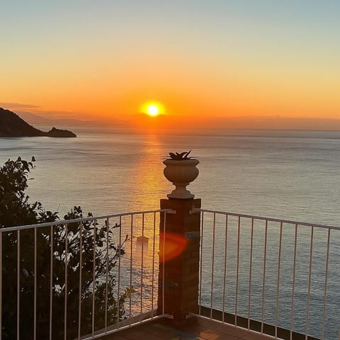 Balcony/Terrace, Sea view, Sunrise