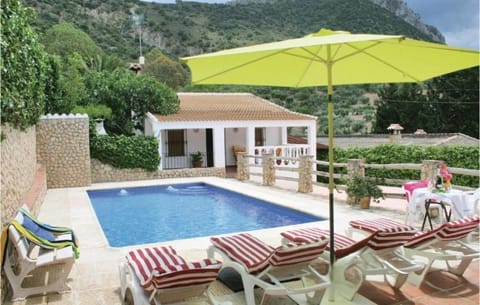 Property building, Patio, Day, Natural landscape, Garden, Garden view, Mountain view, Pool view, Swimming pool, sunbed