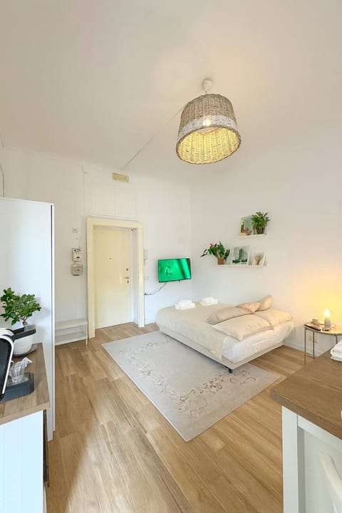 Bed, Living room, Photo of the whole room, Bedroom