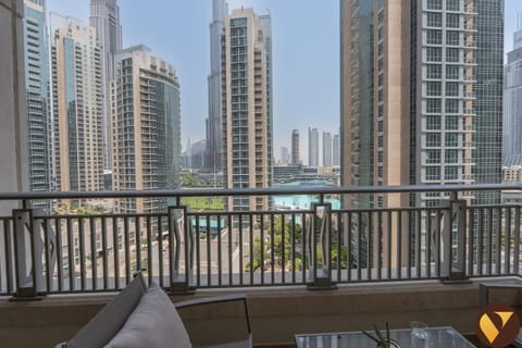 Property building, View (from property/room), Balcony/Terrace, City view, Landmark view