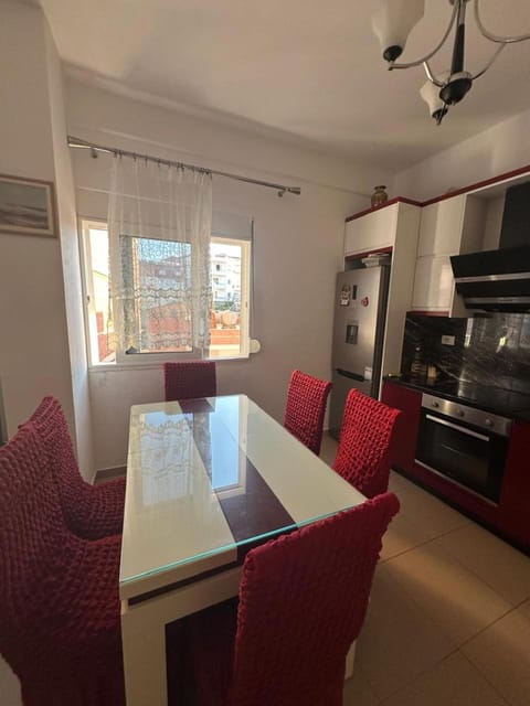 Kitchen or kitchenette, Living room, Seating area, Dining area, oven, stove