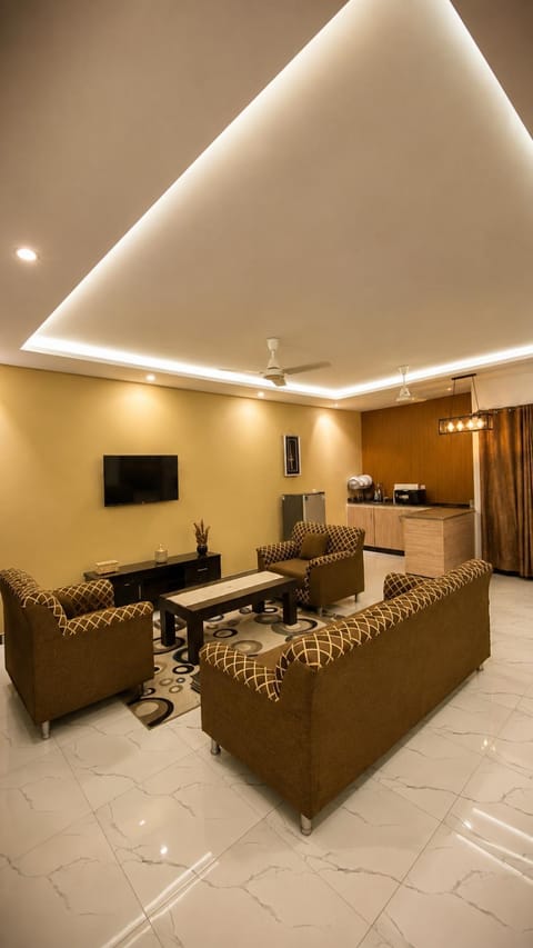Communal lounge/ TV room, TV and multimedia, Kitchen or kitchenette, Living room, Seating area, Evening entertainment