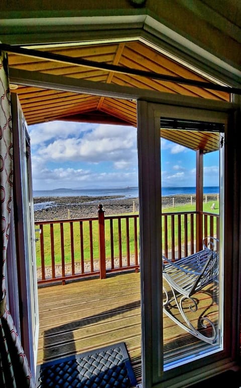 MacKenzies Bothy - SeaFront Cabin Cabin in Scotland