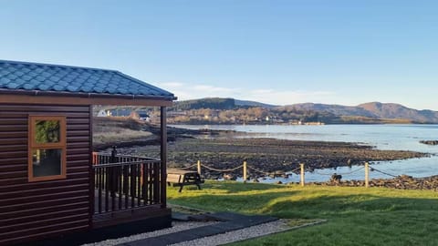 MacKenzies Bothy - SeaFront Cabin Cabin in Scotland