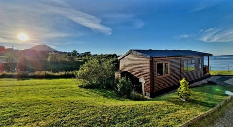 MacKenzies Bothy - SeaFront Cabin Cabin in Scotland