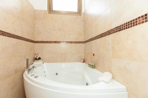 Hot Tub, Bath