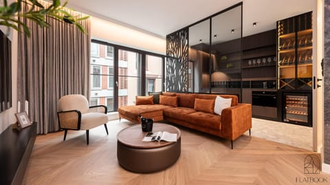 Bed, Kitchen or kitchenette, Living room, Photo of the whole room, Seating area