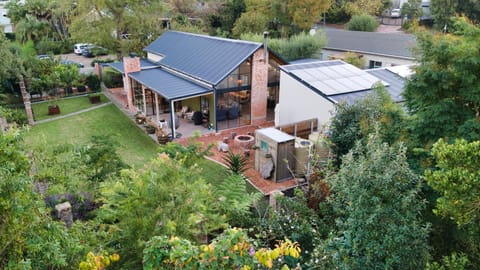 Property building, Day, Garden, Garden view