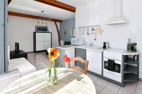 Property building, Kitchen or kitchenette, Living room