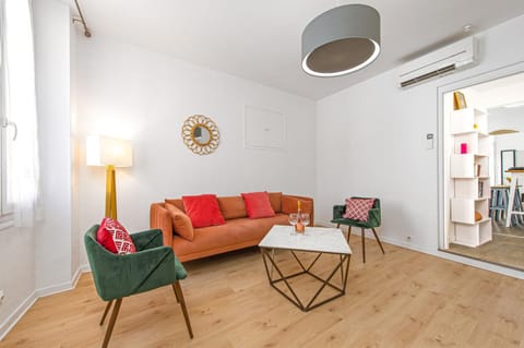 Living room, Seating area, air conditioner