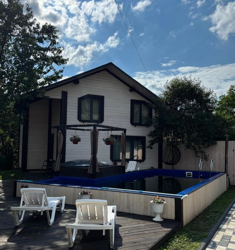 Property building, Facade/entrance, Pool view, Swimming pool, sunbed
