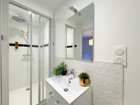 Songoria - Appartement 4 personnes - check in h24 & wifi Apartment in Villeurbanne