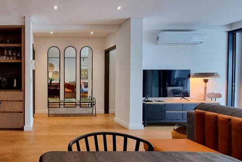 TV and multimedia, Kitchen or kitchenette, Living room, Photo of the whole room, Seating area, Dining area, air conditioner