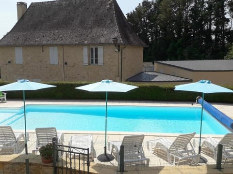 Property building, Pool view, Swimming pool, sunbed