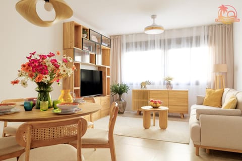 TV and multimedia, Living room, Seating area, Dining area