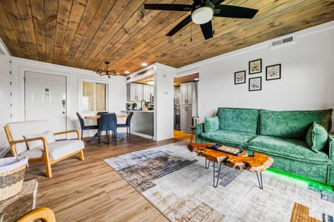 Cozy Bear House in Pittman Center