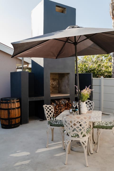 BBQ facilities, Seating area