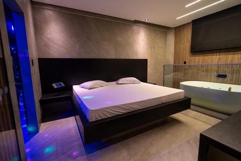 Bed, TV and multimedia, Bedroom, Bath, hair dryier, minibar, air conditioner