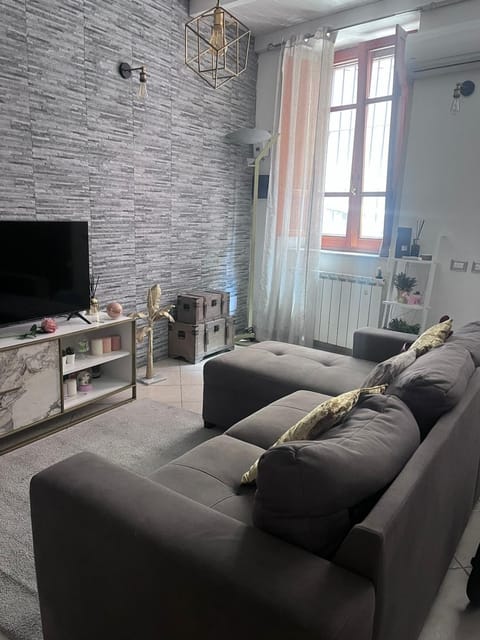 Communal lounge/ TV room, TV and multimedia, Living room, Seating area