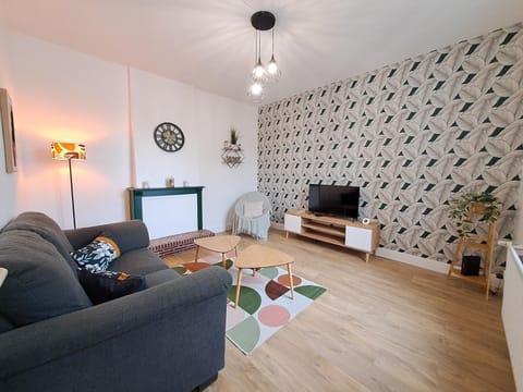 Communal lounge/ TV room, TV and multimedia, Living room