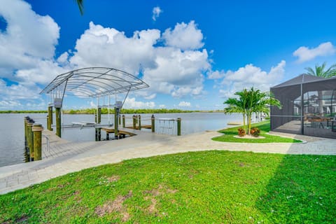 Waterfront Views and Dock Matlacha Island Home House in Matlacha