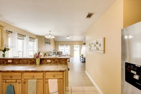 4 Mi to FSU and 5 Mi to FAMU WFH-Friendly Hub House in Tallahassee