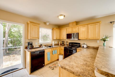 4 Mi to FSU and 5 Mi to FAMU WFH-Friendly Hub House in Tallahassee