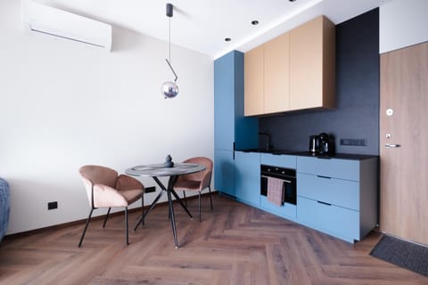 Kitchen or kitchenette, Dining area, stove