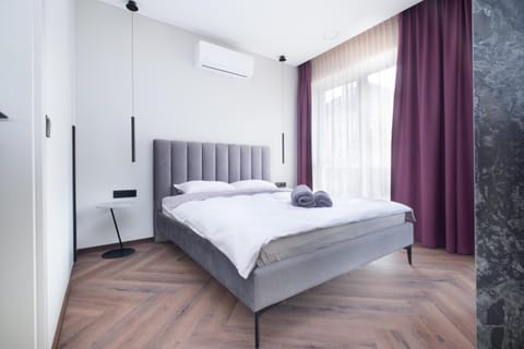 Bed, Photo of the whole room, Bedroom, air conditioner