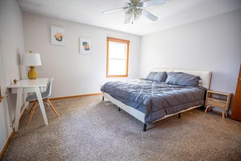 Bed, Photo of the whole room, Bedroom