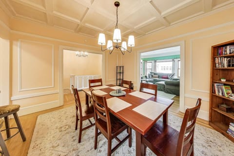 Seating area, Dining area