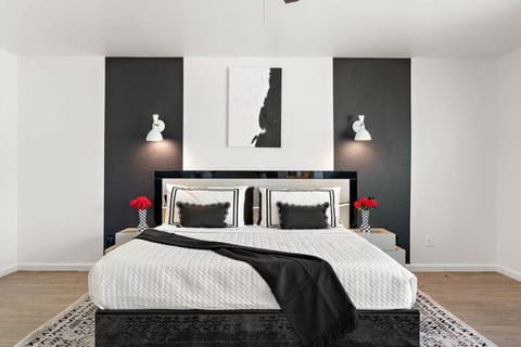 Float Fun Retreat Pool Hot Tub Fire Pit Foosball Pool Table Villa in Casa Grande