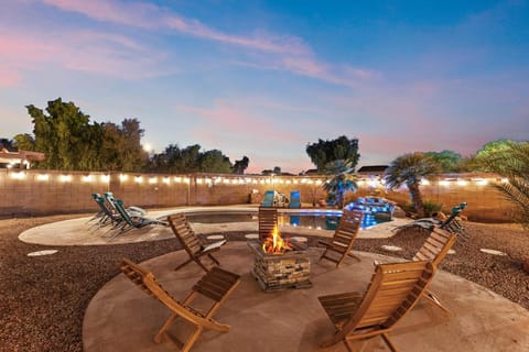 Reset Rally Pool Hot Tub Firepit Villa in Casa Grande