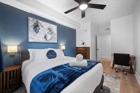 PFR Suites - Highland, 3BR 2BA Shadyside Condo, ADA, Free Parking Apartment in Shadyside