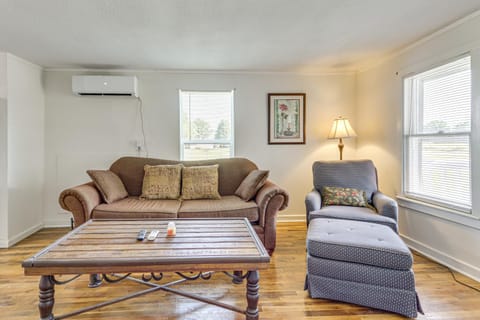 Lake Days, BBQs and Fireside Nights Afton Retreat House in Ozark Mountains