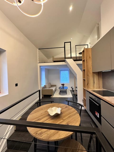 Property building, Restaurant/places to eat