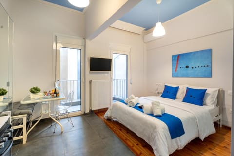 Bed, TV and multimedia, Balcony/Terrace, Balcony/Terrace, Photo of the whole room, Dining area, heating, heating, towels, towels, air conditioner, air conditioner