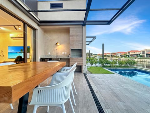 Balcony/Terrace, Dining area, Swimming pool, Swimming pool