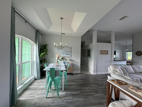 Family Friendly 3BR with Sunset Views Heated Pool Canal Front near Beach House in Rotonda West