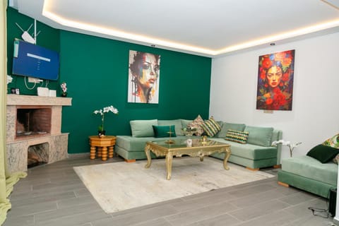 Communal lounge/ TV room, TV and multimedia, Living room